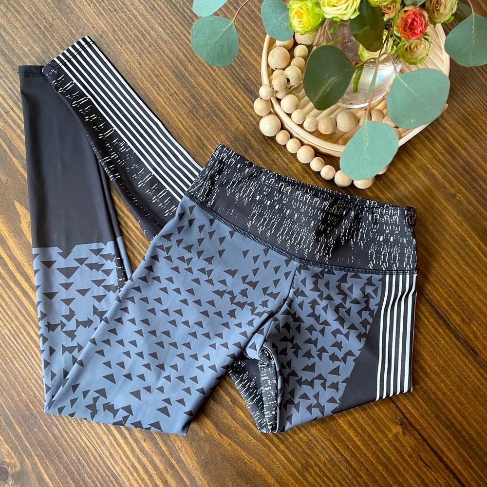 ONZIE Leggings Geometric Print - Size XS